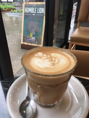 Café Humble Lion (McGill College) by null