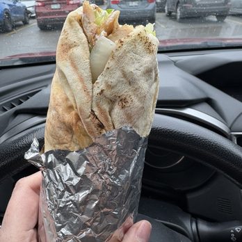 Elyo Shawarma - Petit sandwich au poulet - Middle Eastern Near Me - Gatineau, Quebec Elyo Shawarma - Petit sandwich au poulet - Middle Eastern Near Me - Gatineau, Quebec