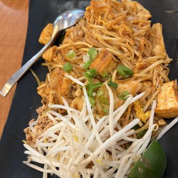 Laos Kitchen - Pad Thai with chicken - Laotian Near Me - San Rafael, California Laos Kitchen - Pad Thai with chicken - Laotian Near Me - San Rafael, California