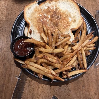 The Ojai Beverage - Mac and cheese pulled pork sandwich - Beer, Wine & Spirits Near Me - Ojai, California