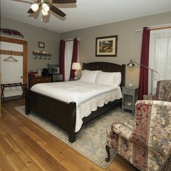 The Stone House Inn - Raven Room