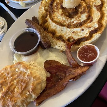 Maple Leaf Diner - Diner Special - American Near Me - Dallas, Texas
