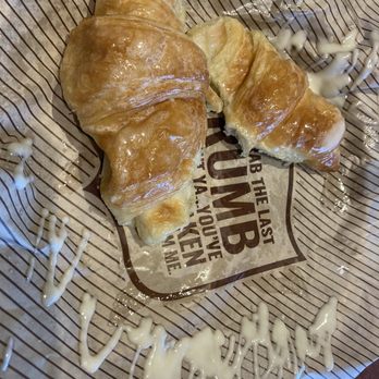 Cheddar's Scratch Kitchen - Honey Butter Croissants - American Near Me - Pasadena, Texas