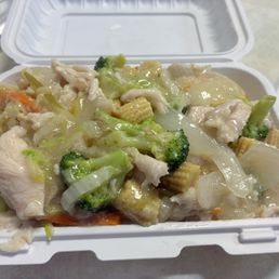 Chicken chow mien with extra baby corn and broccoli Chicken chow mien with extra baby corn and broccoli