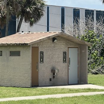 Lori Wilson Dog Park - Restroom next to the dog park - Dog Parks Near Me - Cocoa Beach, Florida Lori Wilson Dog Park - Restroom next to the dog park - Dog Parks Near Me - Cocoa Beach, Florida