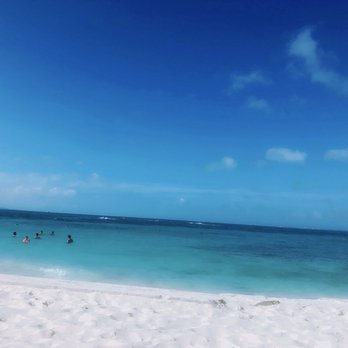 Fiesta Americanas Villas - Lounging on the beach chairs, enjoying the ocean. - Hotels Near Me - Cancún, ROO