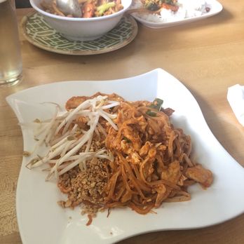 Green Papaya - Chicken Pad Thai - Thai Near Me - Cincinnati, Ohio