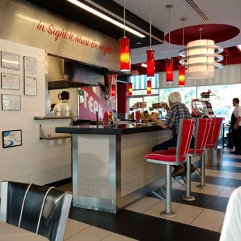 Steak ’n Shake - diners at the counter - Burgers Near Me - Cartersville, Georgia Steak ’n Shake - diners at the counter - Burgers Near Me - Cartersville, Georgia