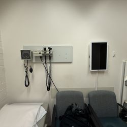 Brian C. Richardson, M.D - Exam room felt antiquated. Stained floors, inoperable equipment and dust.