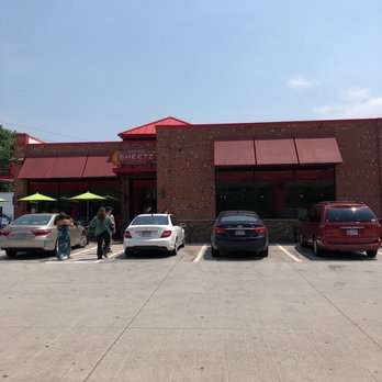 Sheetz - a group of cars parked in front of a restaurant - Gas Stations Near Me - DUNCANNON, Pennsylvania