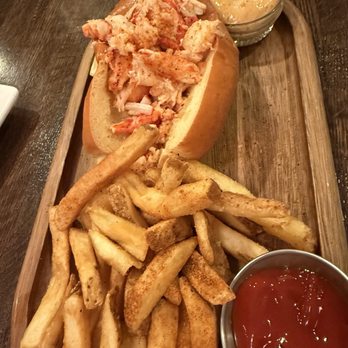The Chocolate Avenue Grill - Lobster roll - Seafood Near Me - Hershey, Pennsylvania The Chocolate Avenue Grill - Lobster roll - Seafood Near Me - Hershey, Pennsylvania