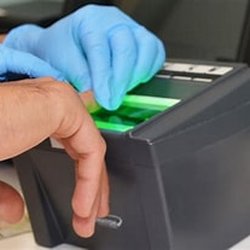 Komfort Labs - LiveScan is an ink-less electronic fingerprinting service which scans
fingerprints directly into the computer database to inquiring agency