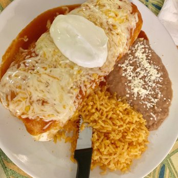 Susupuato Restaurant - Burrito Suizo Dinner - Mexican Near Me - Chicago, Illinois Susupuato Restaurant - Burrito Suizo Dinner - Mexican Near Me - Chicago, Illinois