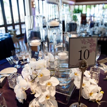 Flowergirls Hawaii - Table centerpieces - Florists Near Me Flowergirls Hawaii - Table centerpieces - Florists Near Me