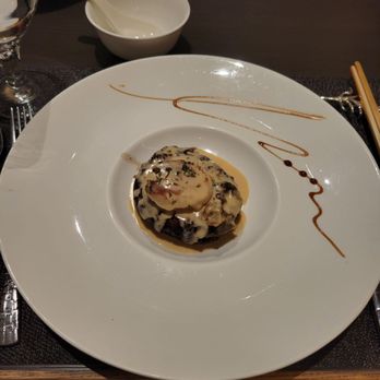 新同樂魚翅酒家 - 4th: seared Hokkaido king scallop and portobello mushroom - Cantonese Near Me - Hong Kong, HK