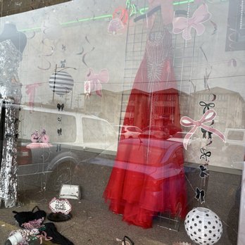 Peaches Boutique - Gowns - Women's Clothing Near Me - Chicago, Illinois