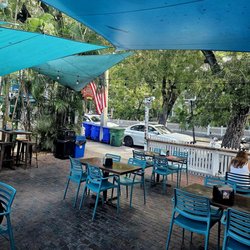 Hank's Hair of the Dog Saloon - Outdoor seating