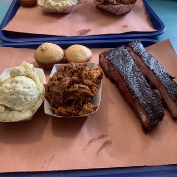 Dave's BBQ - Barbeque Near Me - Virginia Beach, Virginia