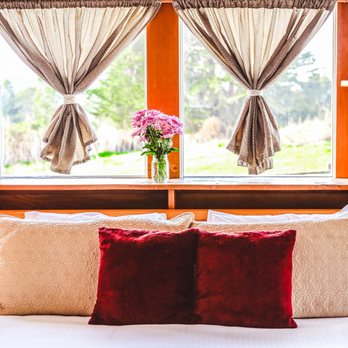 Olema Cottages - Farmer's Parlor: Watch the horses grazing on rolling green pastures. - Vacation Rentals Near Me - Olema, California