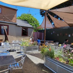 Farm Stand In the Gorge - Outdoor seating