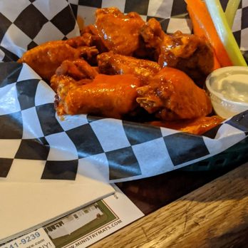 Big Tree Inn - Sports Bars Near Me - Orchard Park, New York