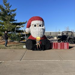 Cabela's - Outside Santa display