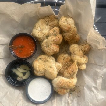 Ranalli's Pizza Bar - Lincoln Park - Garlic Knots - Pizza Near Me - Chicago, Illinois