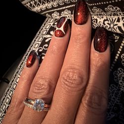 V Nails - Cat eye nails with design