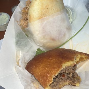 Cachitos512 - Ground beef empanada and chicken arepa - Venezuelan Near Me - Austin, Texas Cachitos512 - Ground beef empanada and chicken arepa - Venezuelan Near Me - Austin, Texas