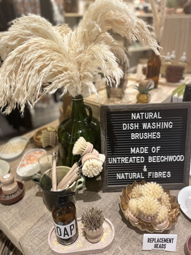 THE PARLOUR SPA SALON MEN’S DEN Updated October 2024 12 Photos 4061 200th Street, Langley