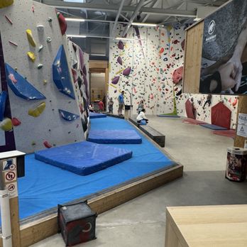 Vertic-Halle - Found climbing gym in Visp. 10cH taxi, from train. Cafe, showers, Lots of families. Kids area. Highly recommend. - Rock Climbing Near Me - Saxon, VS