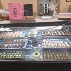 Zizi’s Treats - Every Friday - CUPCAKES, CUPCAKES AND MORE CUPCAKES!