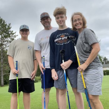 Creekview Par Three - a family posing for a picture - Golf Near Me - Edgerton, Wisconsin Creekview Par Three - a family posing for a picture - Golf Near Me - Edgerton, Wisconsin