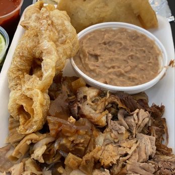 Carnitas Uruapan - Carnitas especial (lunch special) - 1/2 carnitas (mix cut), taco dorado, frijoles, Chicharron, tortillas, and a small horchata - Mexican Near Me - Chicago, Illinois