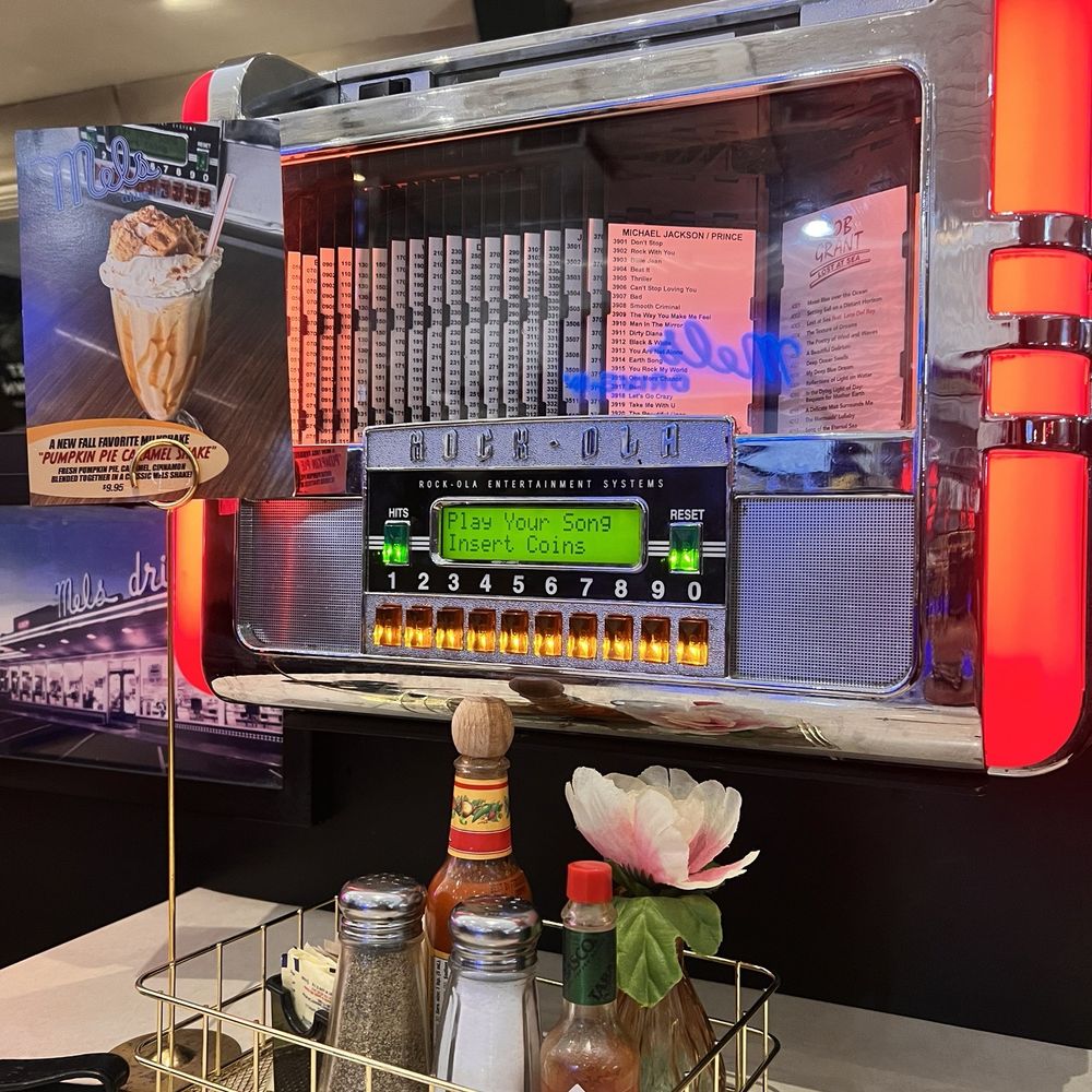 Mel's Drive-In - Jukebox with some oldies and new tunes - American Near Me - West Hollywood, California