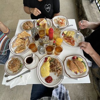 Kula Sandalwoods Inn & Cafe - Full table lol - Hotels Near Me - Kula, Hawaii Kula Sandalwoods Inn & Cafe - Full table lol - Hotels Near Me - Kula, Hawaii
