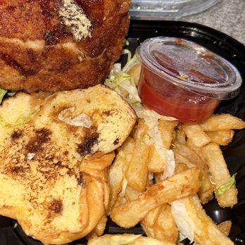 CRAFT Little Havana - CRISPY CHICKEN SANDWICH - Bars Near Me - Miami, Florida