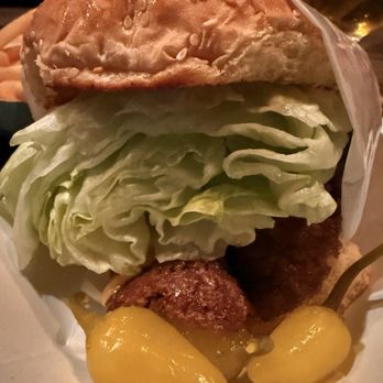 Armistice Brewing - Napa - Royale burger! Delicious! - Breweries Near Me - Napa, California Armistice Brewing - Napa - Royale burger! Delicious! - Breweries Near Me - Napa, California