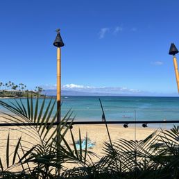 Nice view. Affordable meal. Good place to relax and just enjoy the scenery while having breakfast.