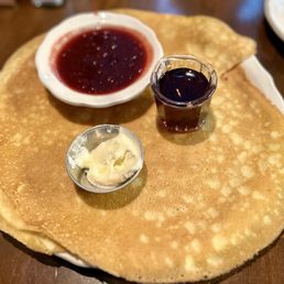Swedish Pancakes with Lingonberries and Maple Syrup Swedish Pancakes with Lingonberries and Maple Syrup