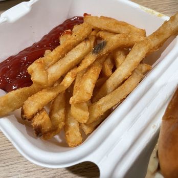 Student Burger - Student Fries 8.5/10 Crispy Well seasoned  Great portion - Fast Food Near Me - Addison, Illinois