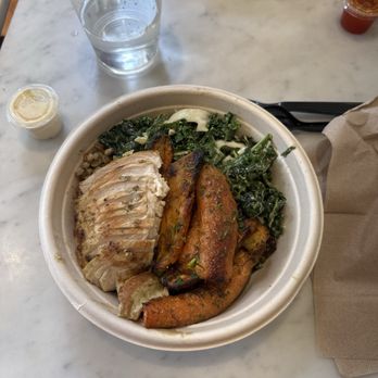 Dig Inn - New American Near Me - New York, New York