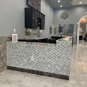Moda Nail Spa - Polish choosing - Nail Salons Near Me - Knoxville, Tennessee