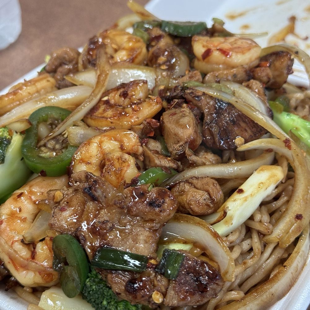 Mark's Kitchen - Chicken and shrimp with chow mein and broccoli (jalapeños medium spicy) - American Near Me - Fresno, California Mark's Kitchen - Chicken and shrimp with chow mein and broccoli (jalapeños medium spicy) - American Near Me - Fresno, California