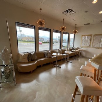 Prego's Trattoria - Lobby waiting area near bar - Italian Near Me - Burlington, North Carolina Prego's Trattoria - Lobby waiting area near bar - Italian Near Me - Burlington, North Carolina