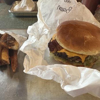 Hansie Flip Burgers - Fries small and bacon cheeseburger - Burgers Near Me - Williamstown, Kentucky Hansie Flip Burgers - Fries small and bacon cheeseburger - Burgers Near Me - Williamstown, Kentucky