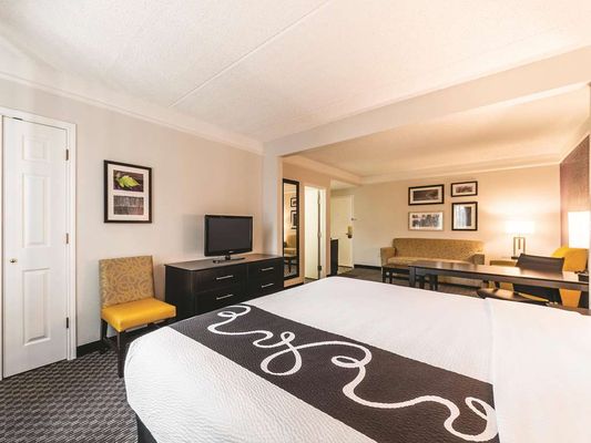 La Quinta Inn & Suites by Wyndham San Antonio Downtown by null
