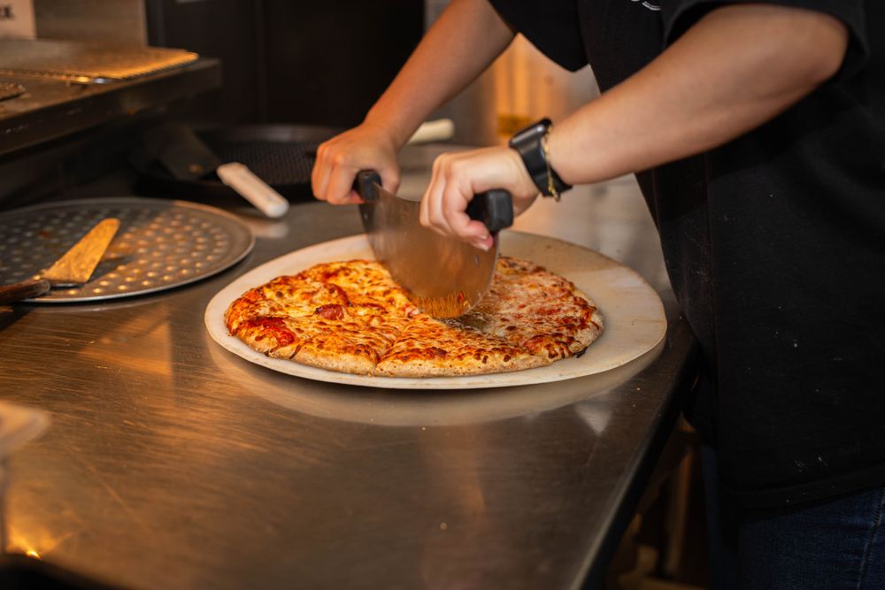 Chicagos Pizza - Trafalgar Logo