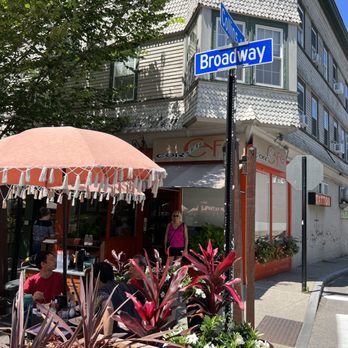Corner Cafe - Relaxing outdoor dining area. - Breakfast & Brunch Near Me - Newport, Rhode Island Corner Cafe - Relaxing outdoor dining area. - Breakfast & Brunch Near Me - Newport, Rhode Island
