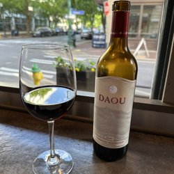 Luce - Wine and view from bar top side table